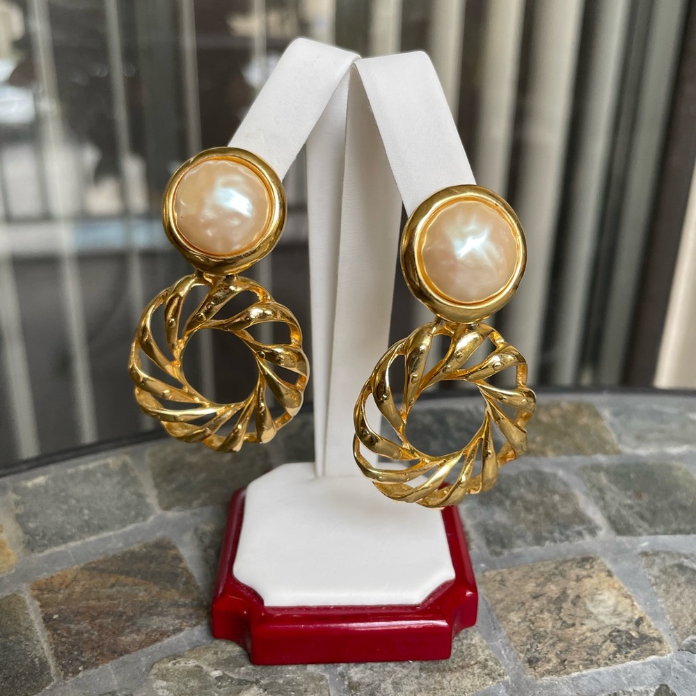 Fashionable Pearl Earrings - Picture 2 of 6